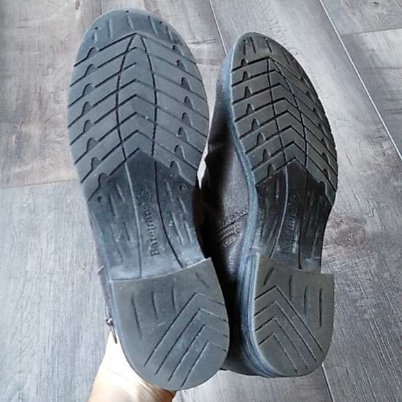 Baretraps Callahan Gray Zip Up Booties - Picture 6 of 9